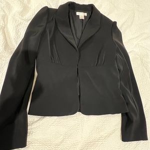 White House Blavk Market Black Suit size 8